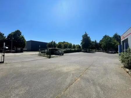 vente local d'activités 850 m²