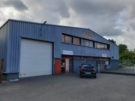 vente local d'activités 2 700 m²