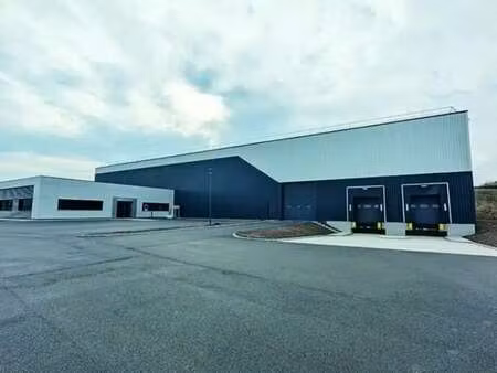 vente local d'activités 1 800 m²