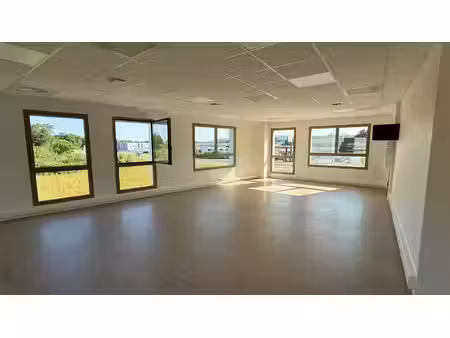 vente bureaux tossiat 01250 95m² à 169m²