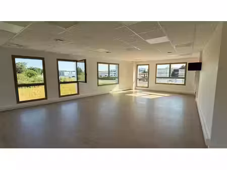 vente bureaux tossiat 01250 95m² à 169m²
