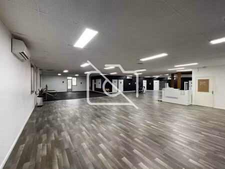 vente commerce 795 m²