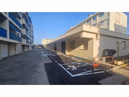 vente entrepôt 725 m²