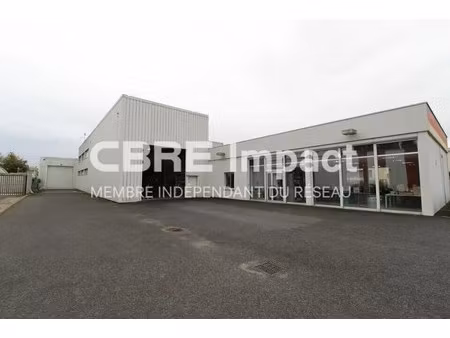 vente entrepôt 1 744 m²