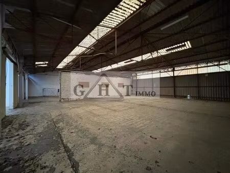 vente entrepôt 1 075 m²