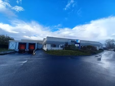 vente local d'activités 2 711 m²