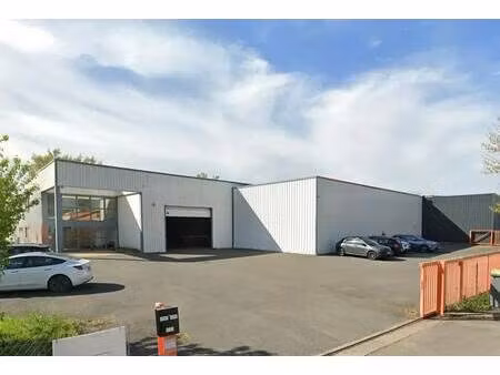 vente local d'activités 1 680 m²
