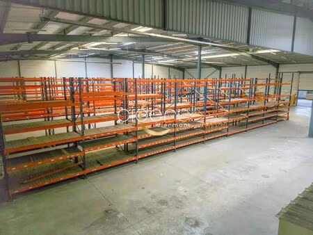vente local d'activités 2 833 m²