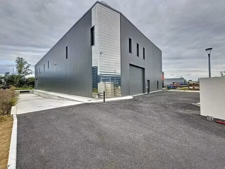 vente local d'activités 690 m²