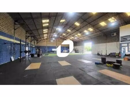 vente entrepôt 1 100 m²