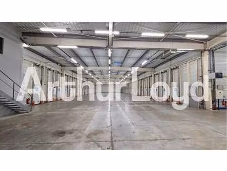 vente local d'activités 1 980 m²
