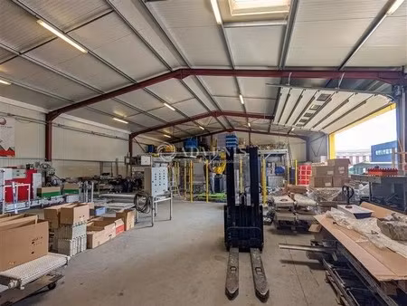 vente local d'activités 1 650 m²