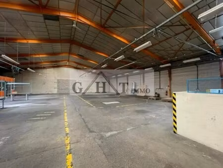 vente entrepôt 1 892 m²