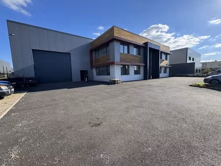 vente entrepôt 1 399 m²