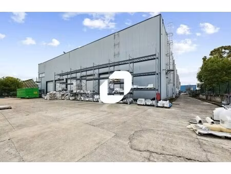 vente local d'activités 1 168 m²
