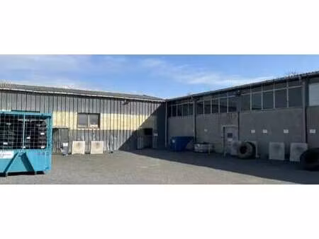 vente local d’activités riom 63200 3600m²