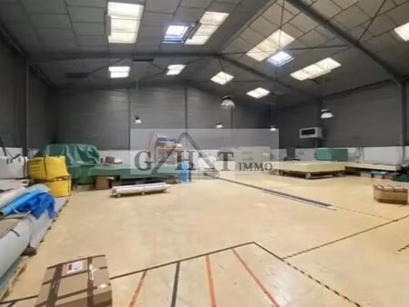 vente entrepôt 2 800 m²