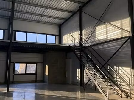 vente local d'activités 555 m²