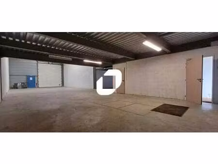 vente local d'activités 242 m²