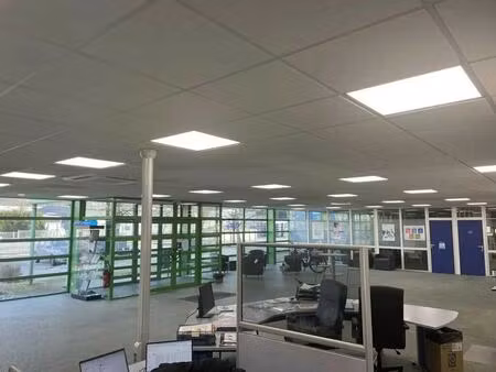 vente local d'activités 1 500 m²