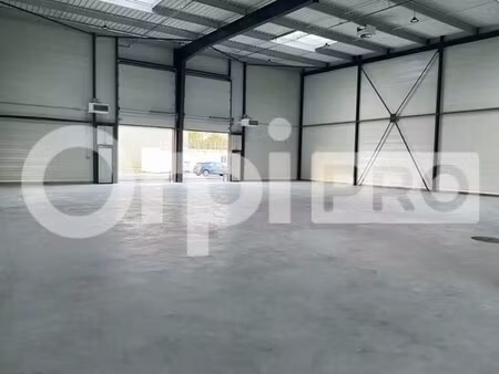 vente local d'activités 1 202 m²