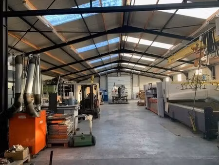 vente local d'activités 420 m² à 900 m²