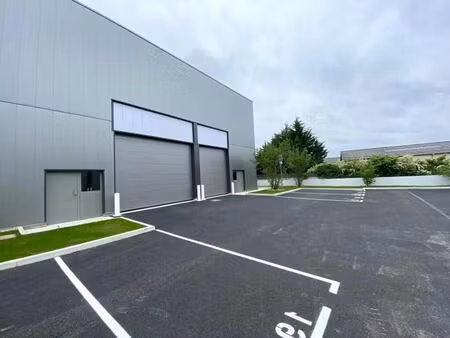 vente local d'activités 230 m² à 948 m²