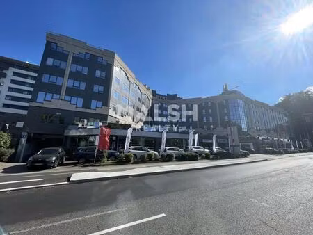 vente local d'activités 2 402 m²