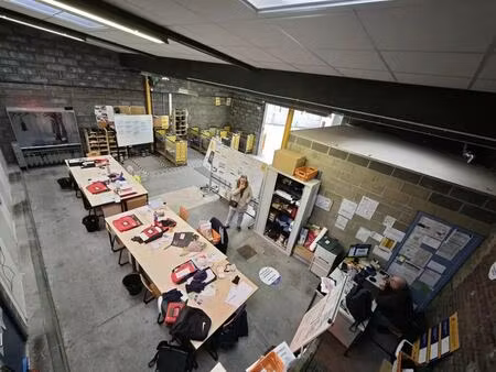 vente local d'activités 166 m²