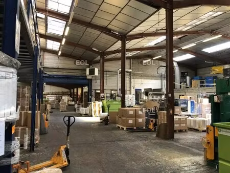 vente local d'activités 1 942 m²