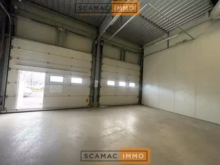 vente entrepôt 741 m²