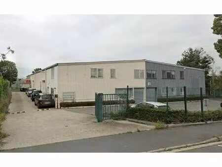 vente local d'activités 1 290 m²
