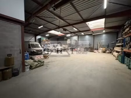 vente entrepôt 945 m²