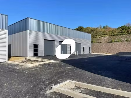 vente local d'activités 70 m² à 745 m²