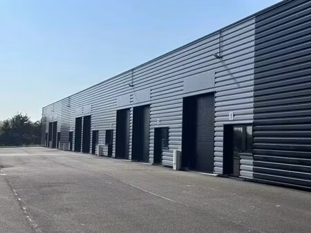 vente local d'activités 105 m²