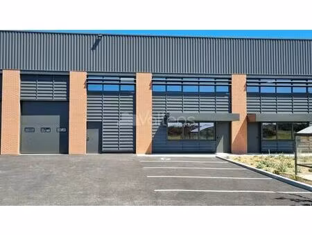 vente local d'activités 323 m²