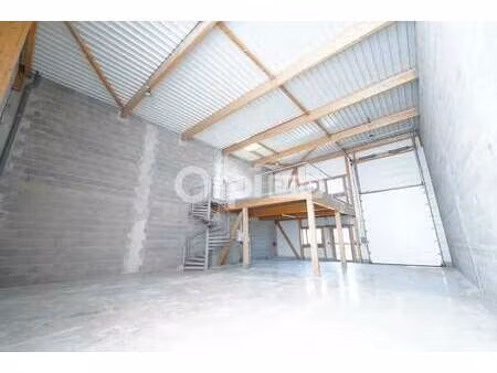 vente local d'activités 184 m²