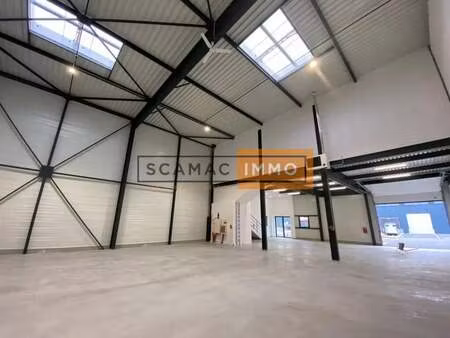 vente entrepôt 877 m²