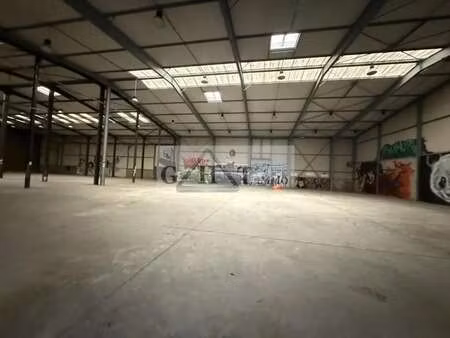 vente entrepôt 4 250 m²