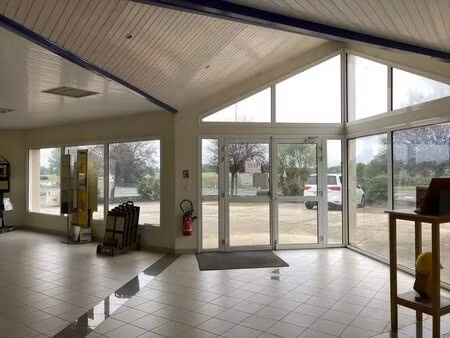 vente local d'activités 688 m²