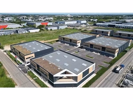 vente entrepôt 400 m²