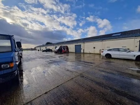 vente entrepôt 1 500 m²