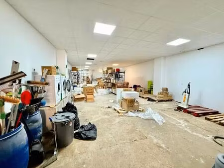 vente entrepôt 183 m²