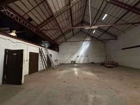 vente local d'activités 821 m²