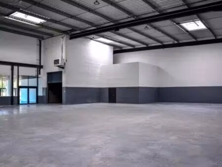 vente entrepôt 1 301 m²