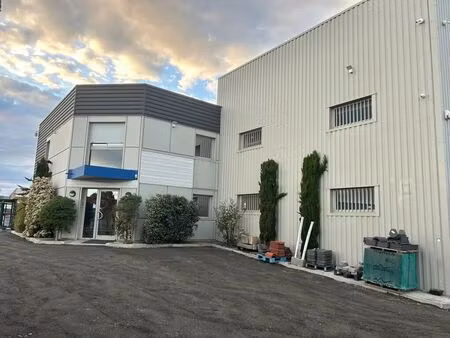 vente entrepôt 619 m²