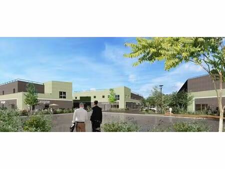 vente local d'activités 100 m² à 8 400 m²