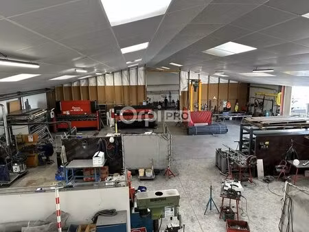 vente local d'activités 1 300 m²