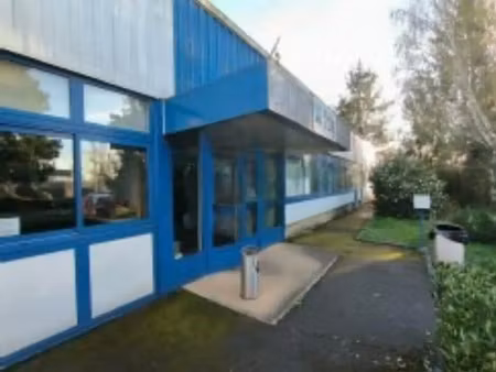 vente local d'activités 9 800 m²