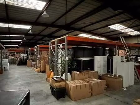vente local d'activités 1 570 m²